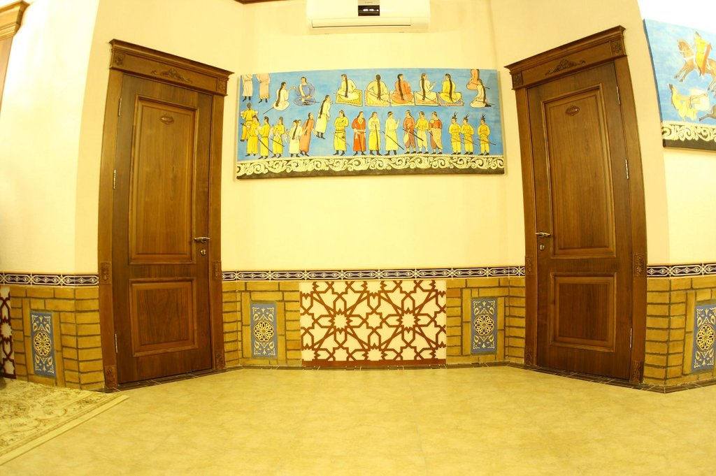 художественная роспись по шелку , картины готельно -ресторанный комплекс Гостиница "Платан" Platan город Самарканд Узбекистан